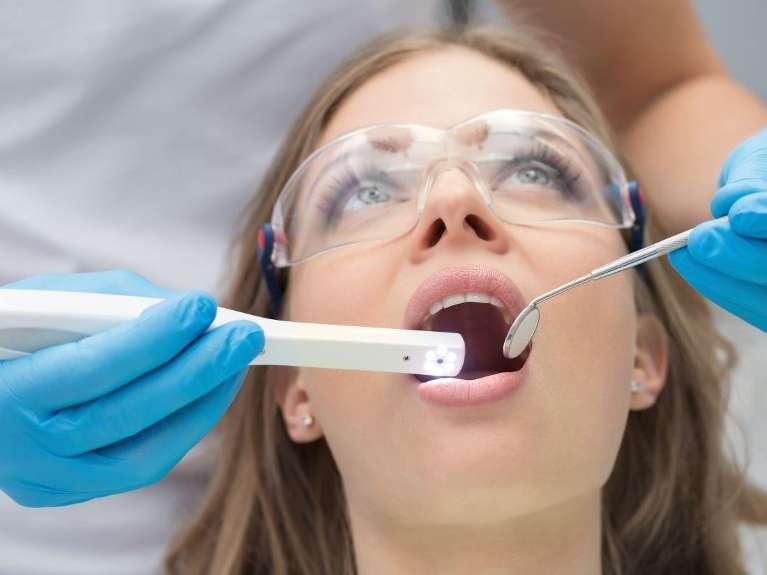patient receiving dental exam | dental cleanings lara